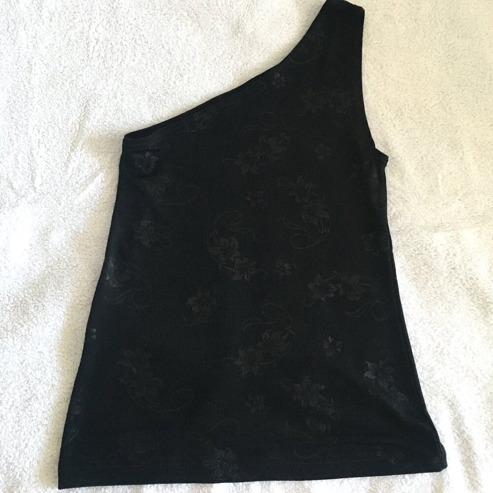 Asymmetrical black top, small